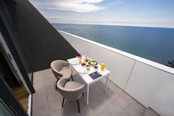 Улучшенный люкс с видом на море в  Alliance Palace Batumi